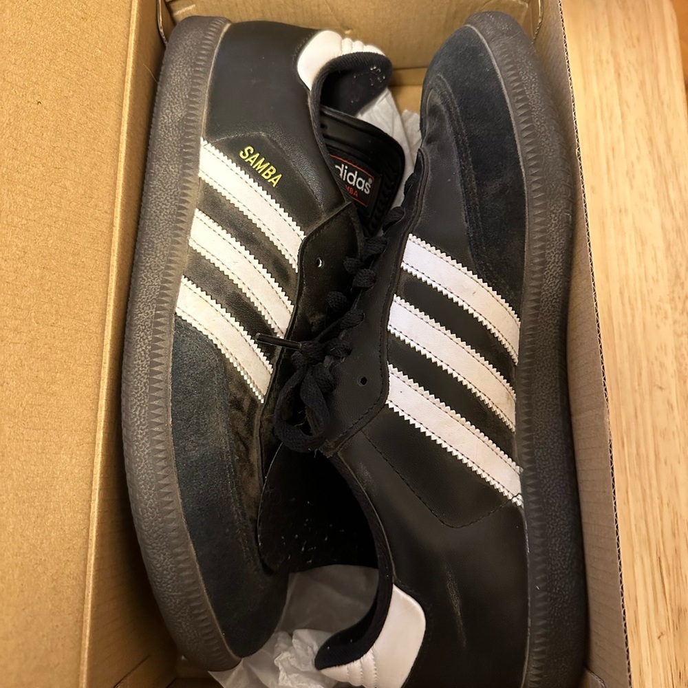 Men’s size 10 sambas - worn once